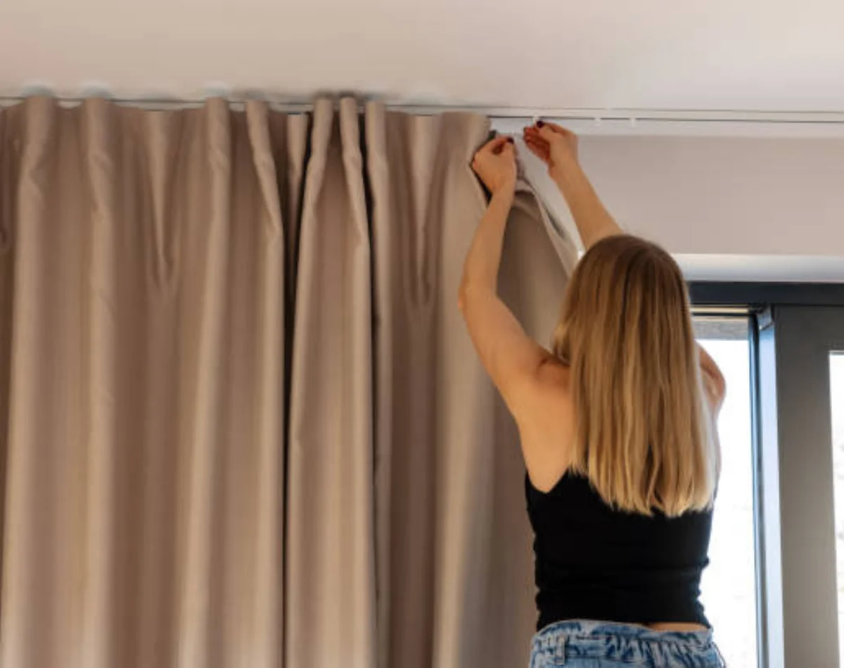 Curtain installation process expert Dubai