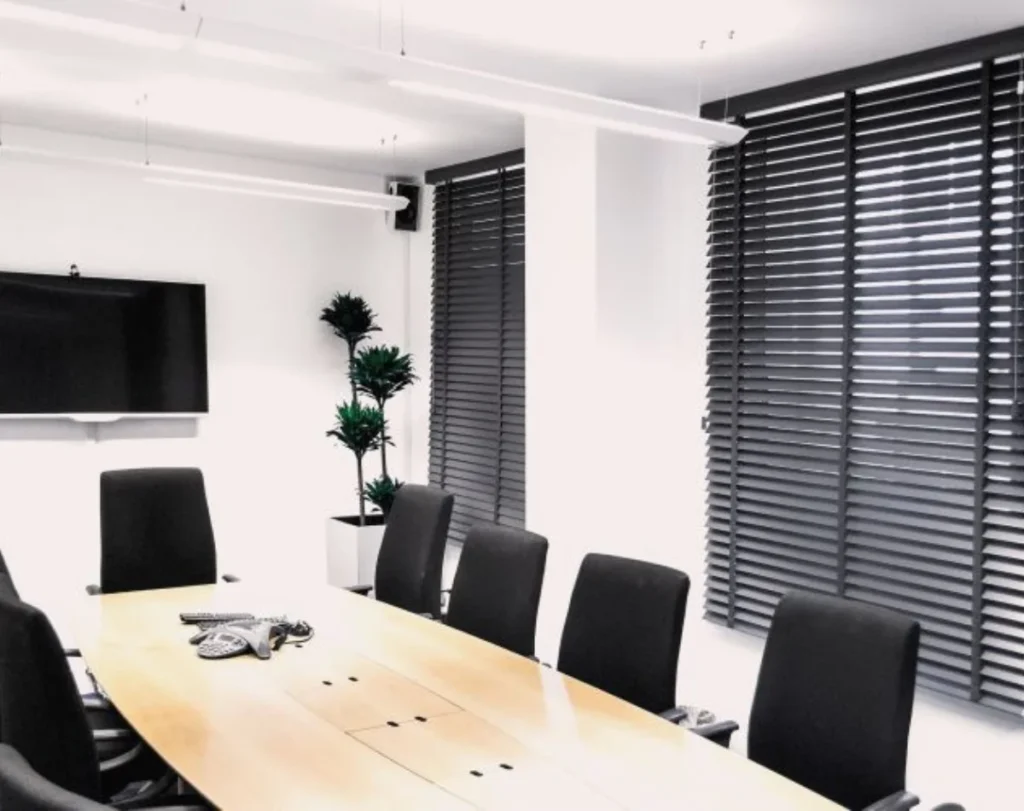 Meeting room venetian blinds professional Dubai